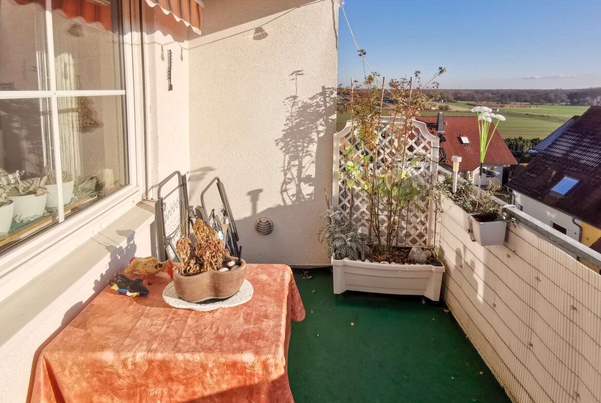 Großer sonniger Balkon