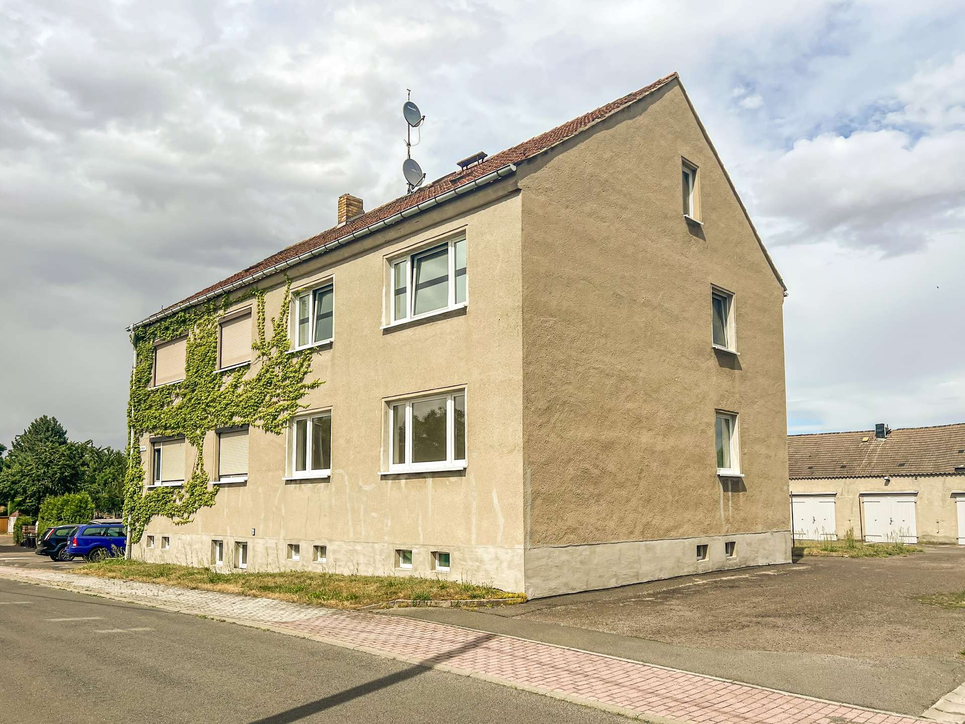 Gepflegtes Mehrfamilienhaus