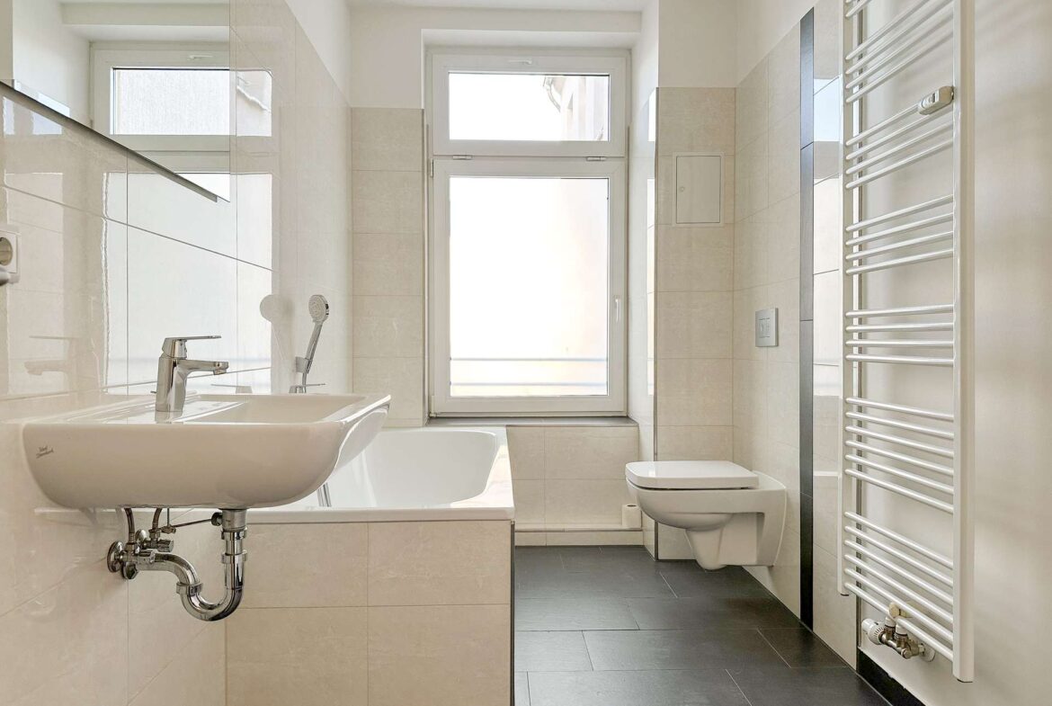 Tageslichtbad mit Badewanne