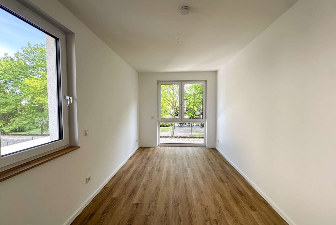 Lichtdurchflutetes Zimmer