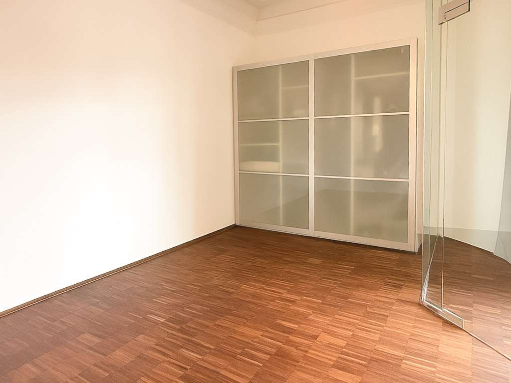 großes Schlafzimmer 