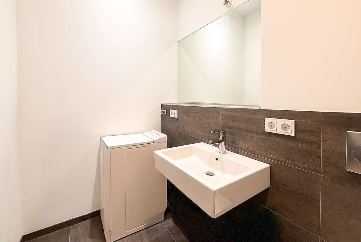 Badezimmer mit WM-Anschluss