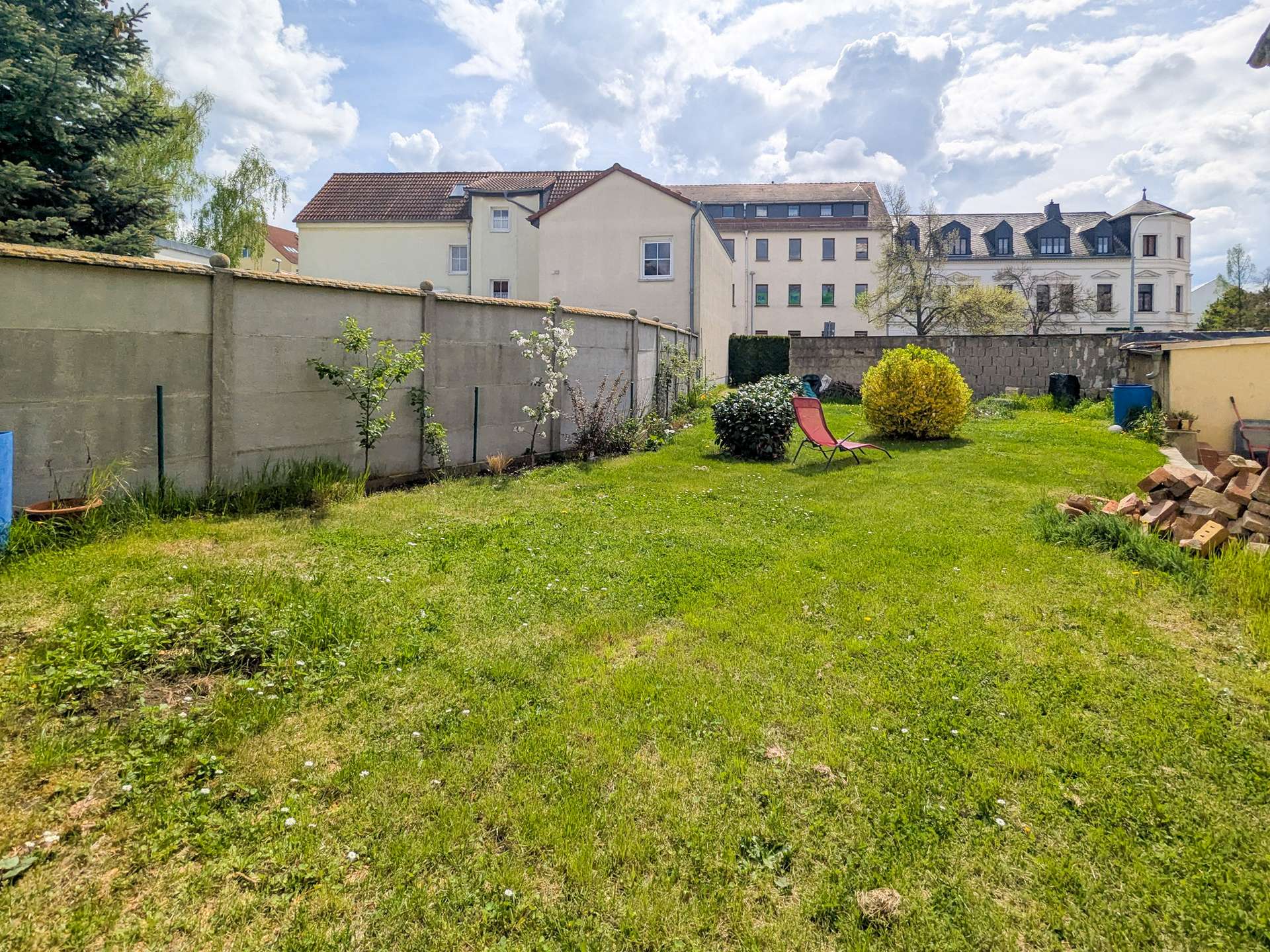 Großzügiger Garten