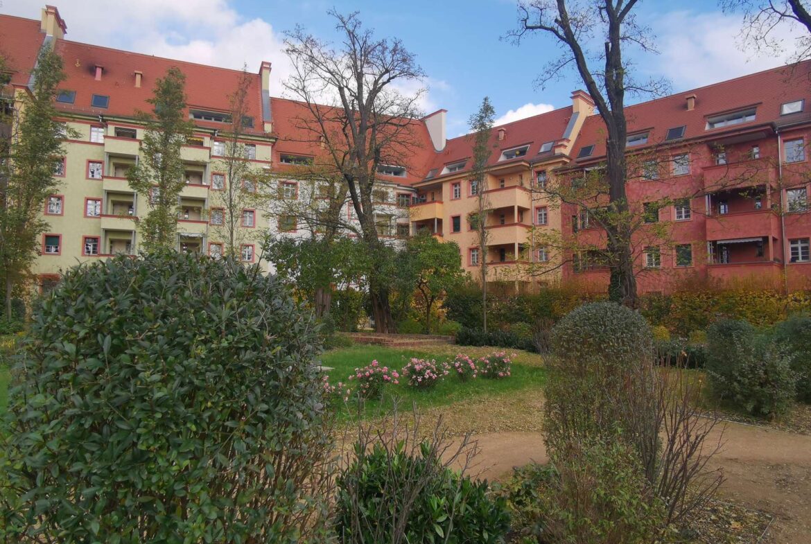 Parkähnlicher Hinterhof