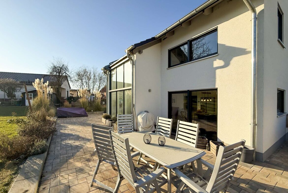 Haus- und Terrassenansicht