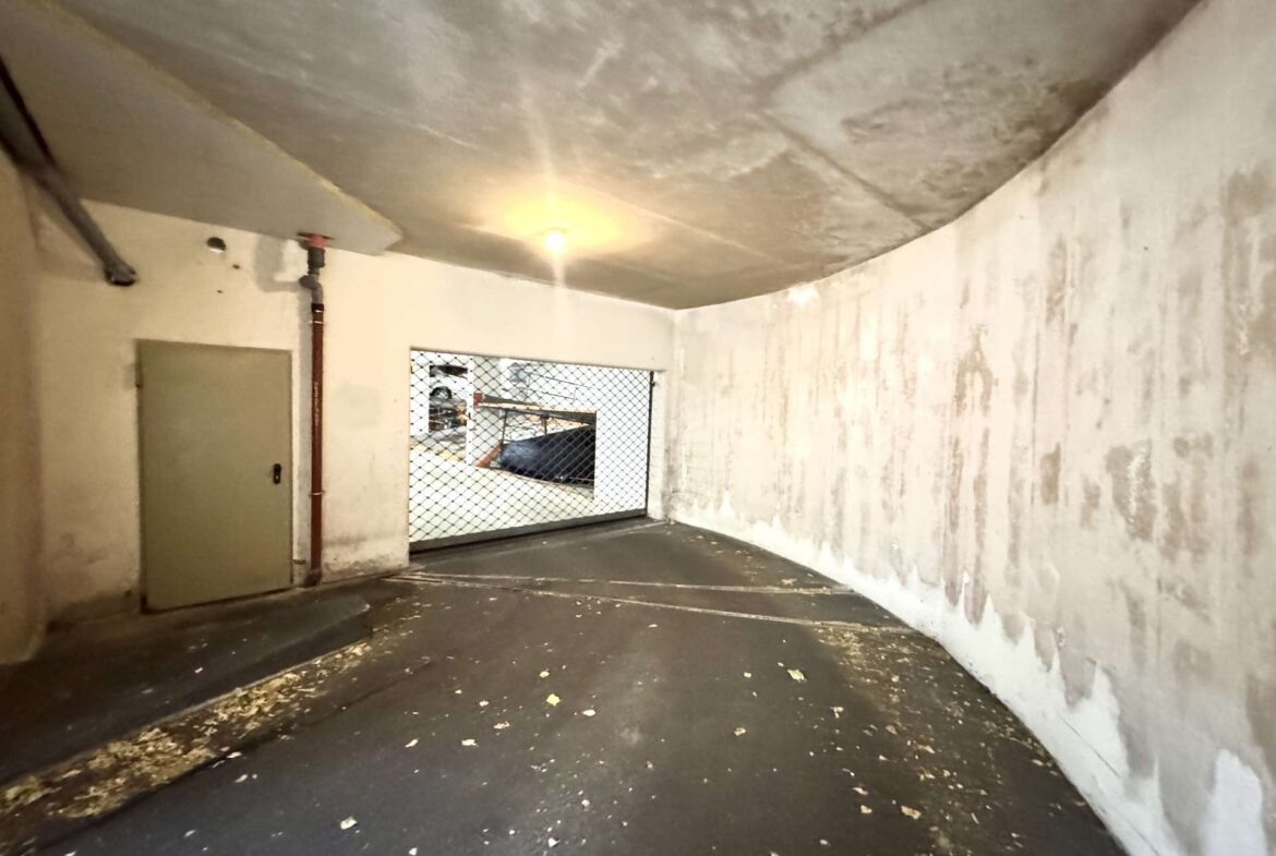 Toransicht Zugang zur Tiefgarage 