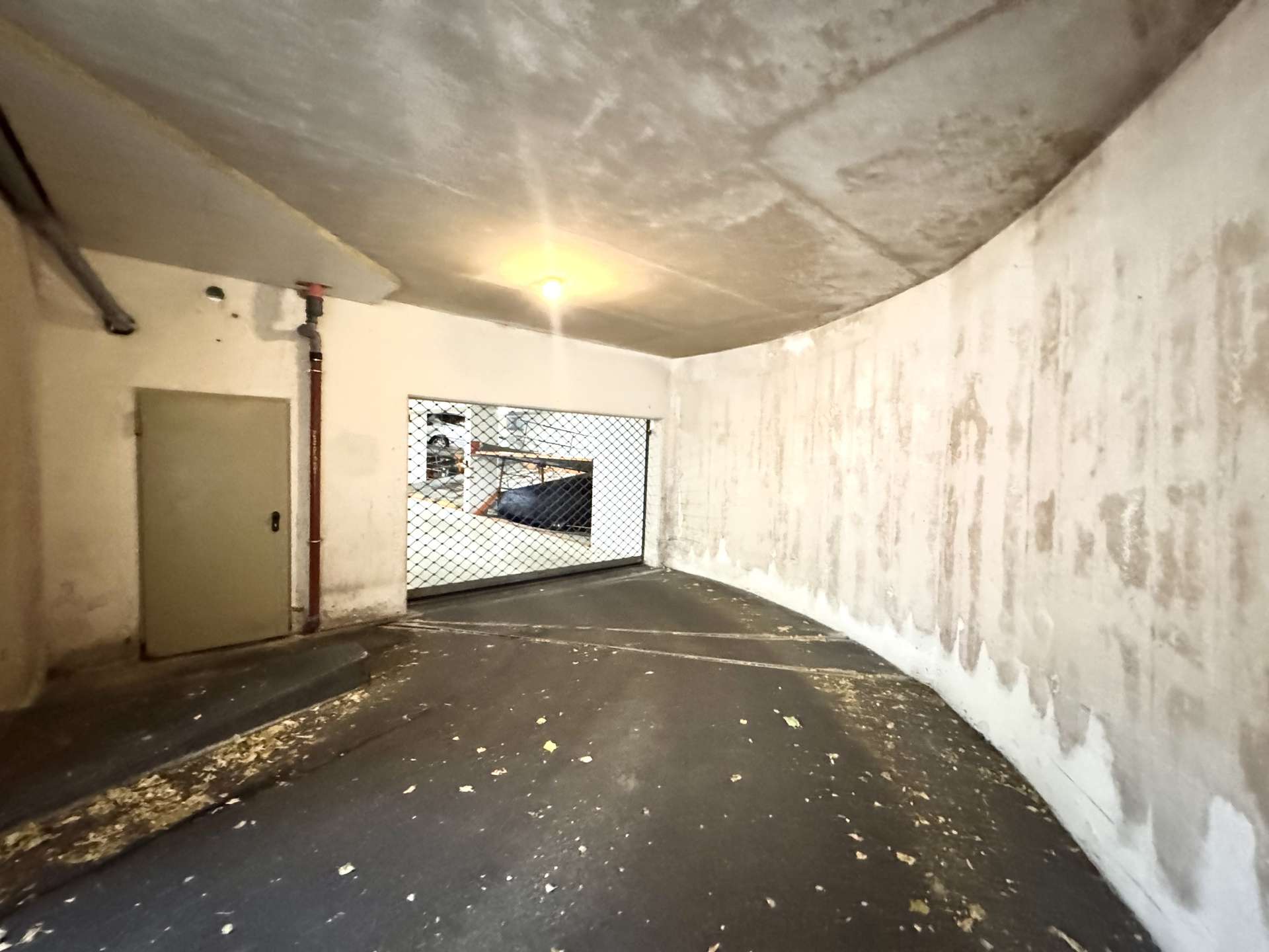 Toransicht Zugang zur Tiefgarage 