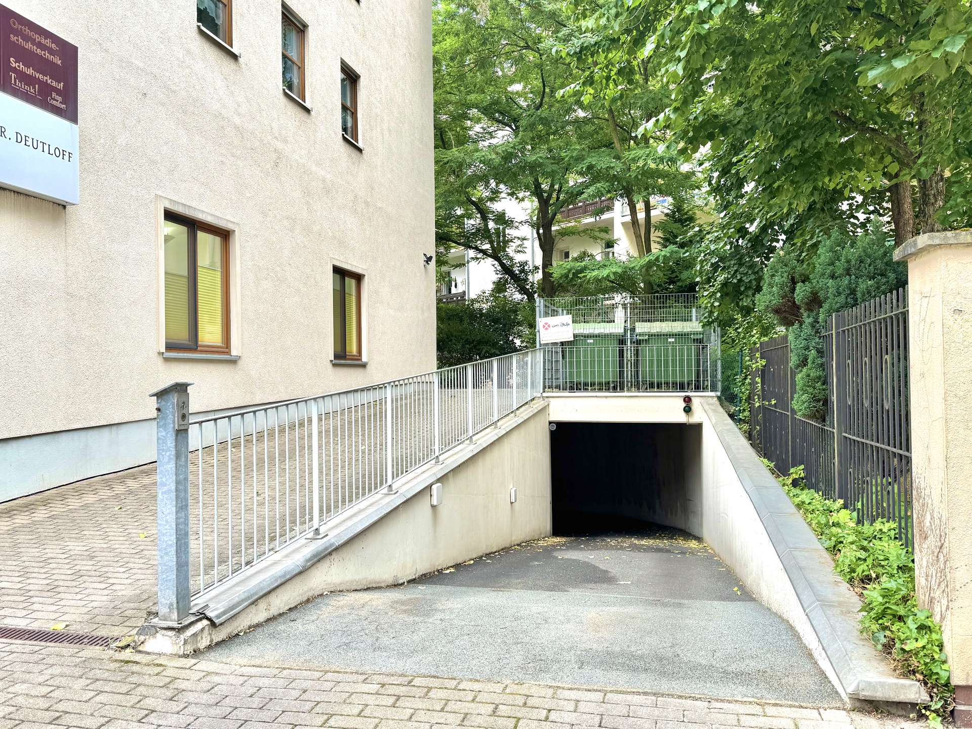 Einfahrt zur Tiefgarage 