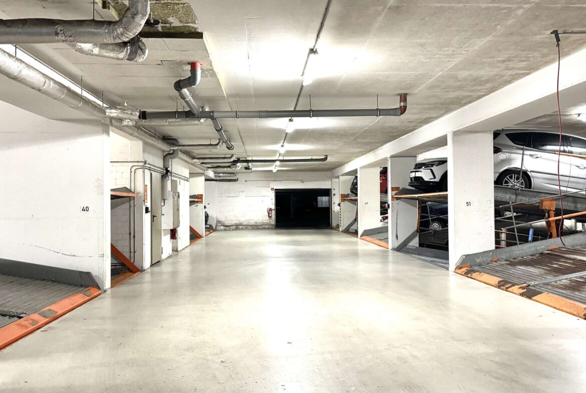 Großzügige, helle Tiefgarage