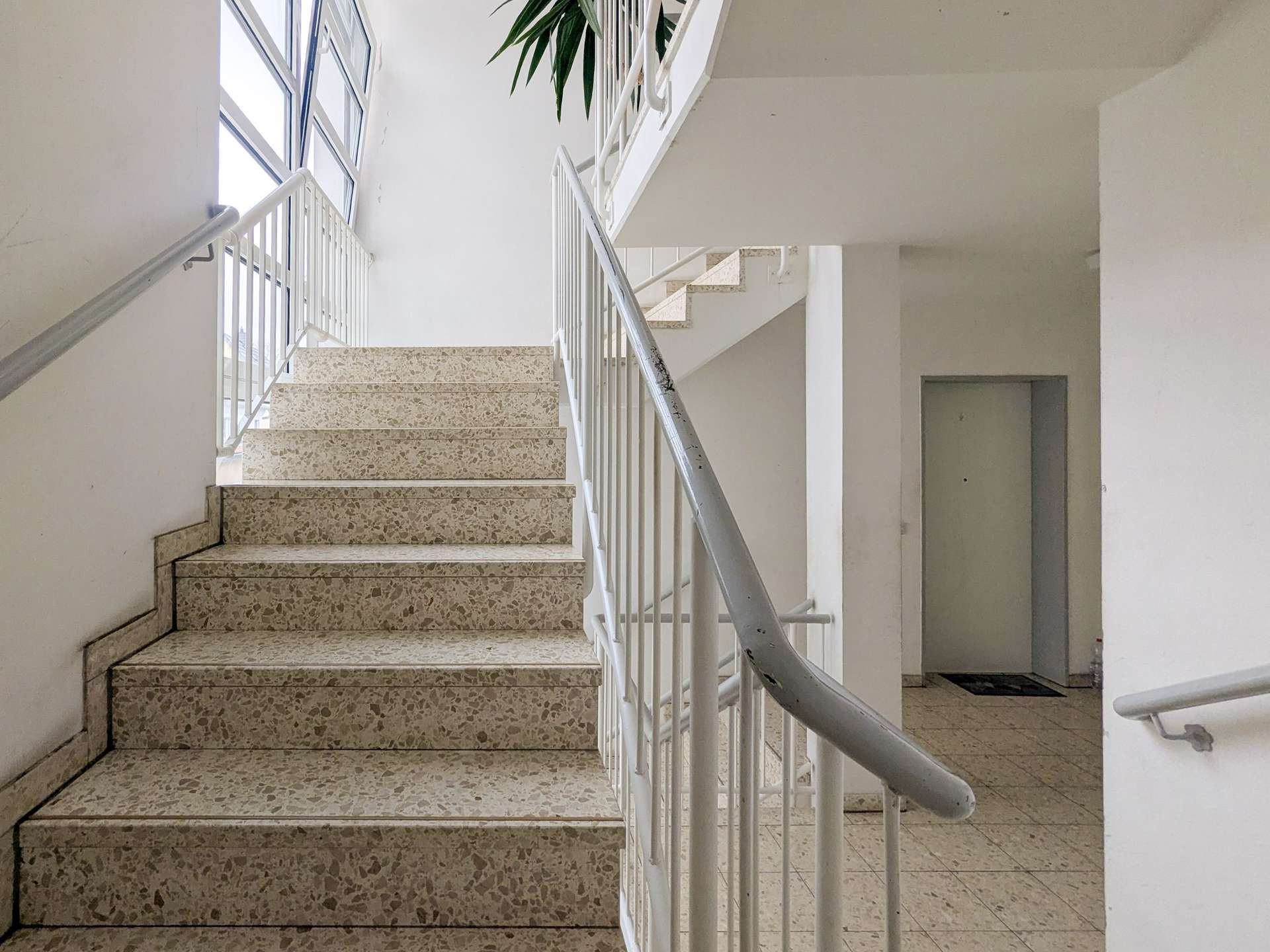 Haus4_Treppen nach oben