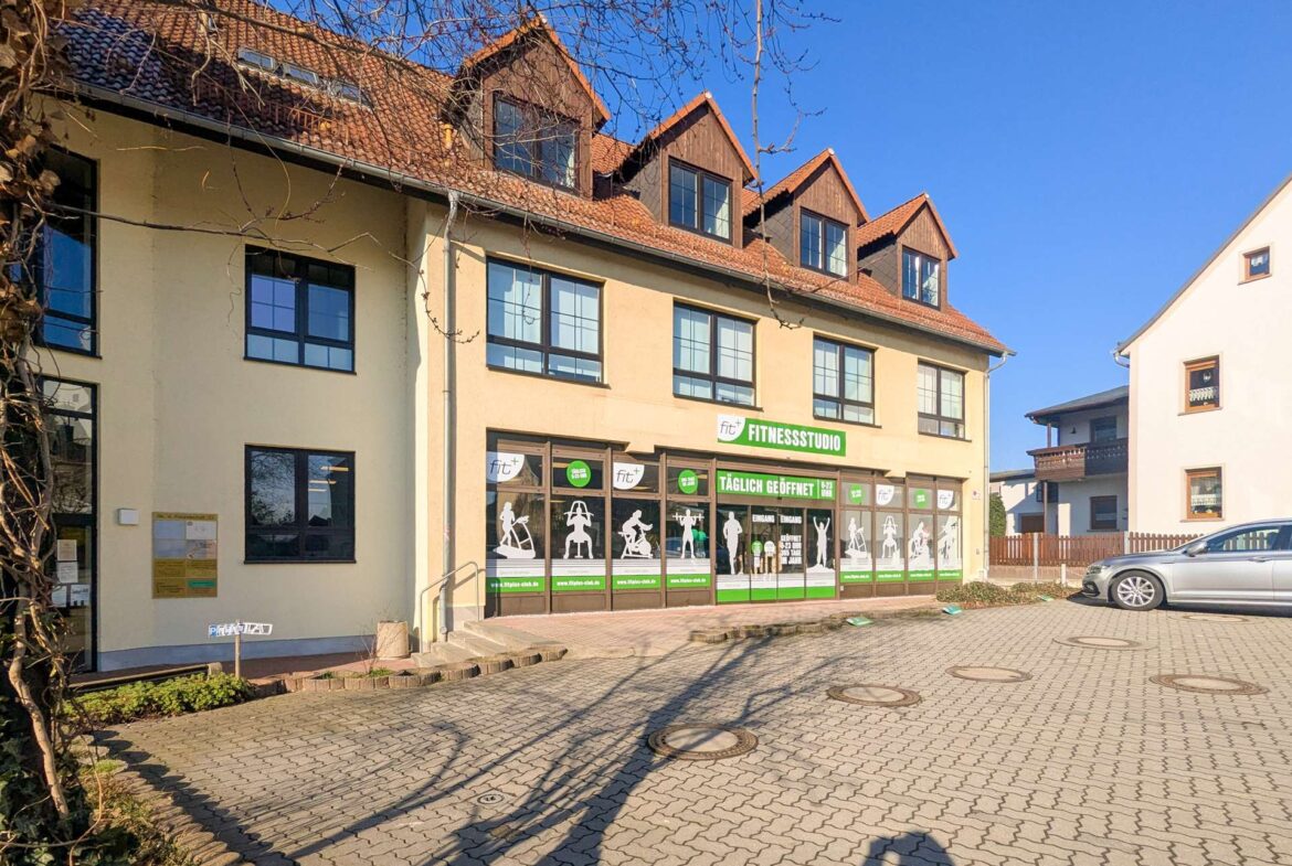 Haus33_Fitnessstudio+Parkplatz