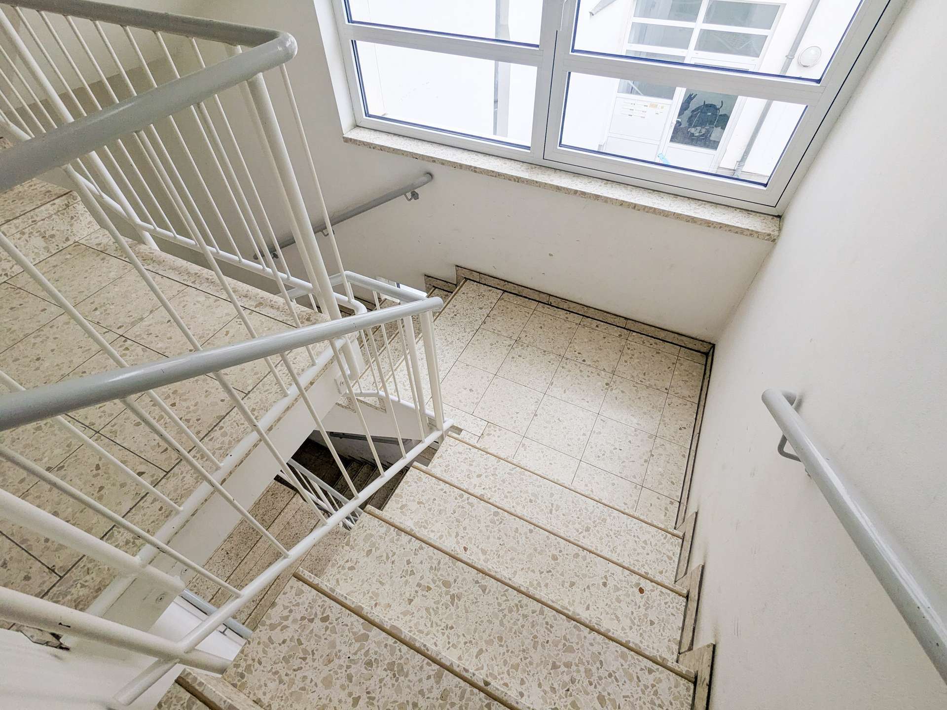 Haus4_Treppen nach unten