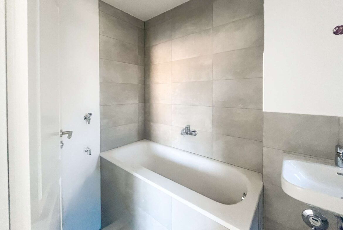 Tageslichtbad mit Wanne