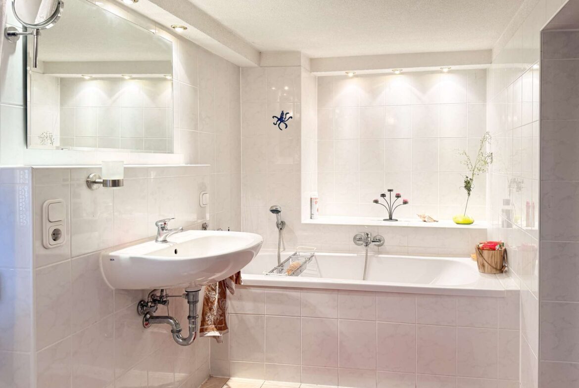 Badezimmer mit Badewanne