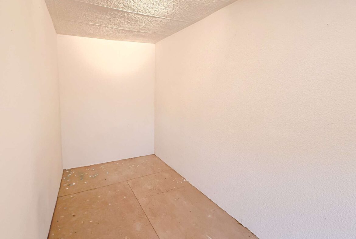 Arbeits- oder Kinderzimmer