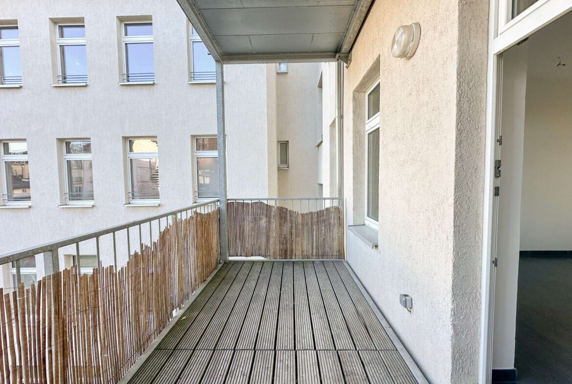 Balkon mit ausreichend Platz