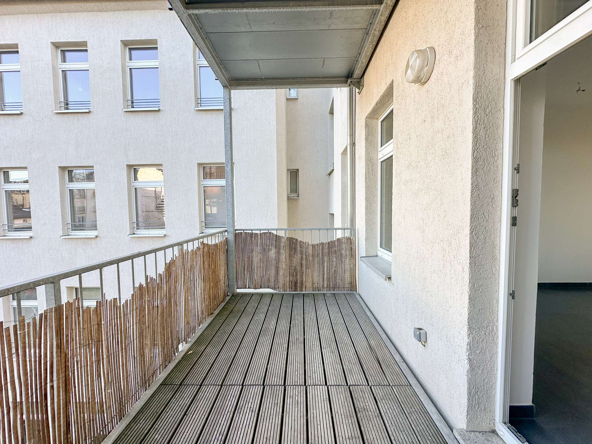 Balkon mit ausreichend Platz