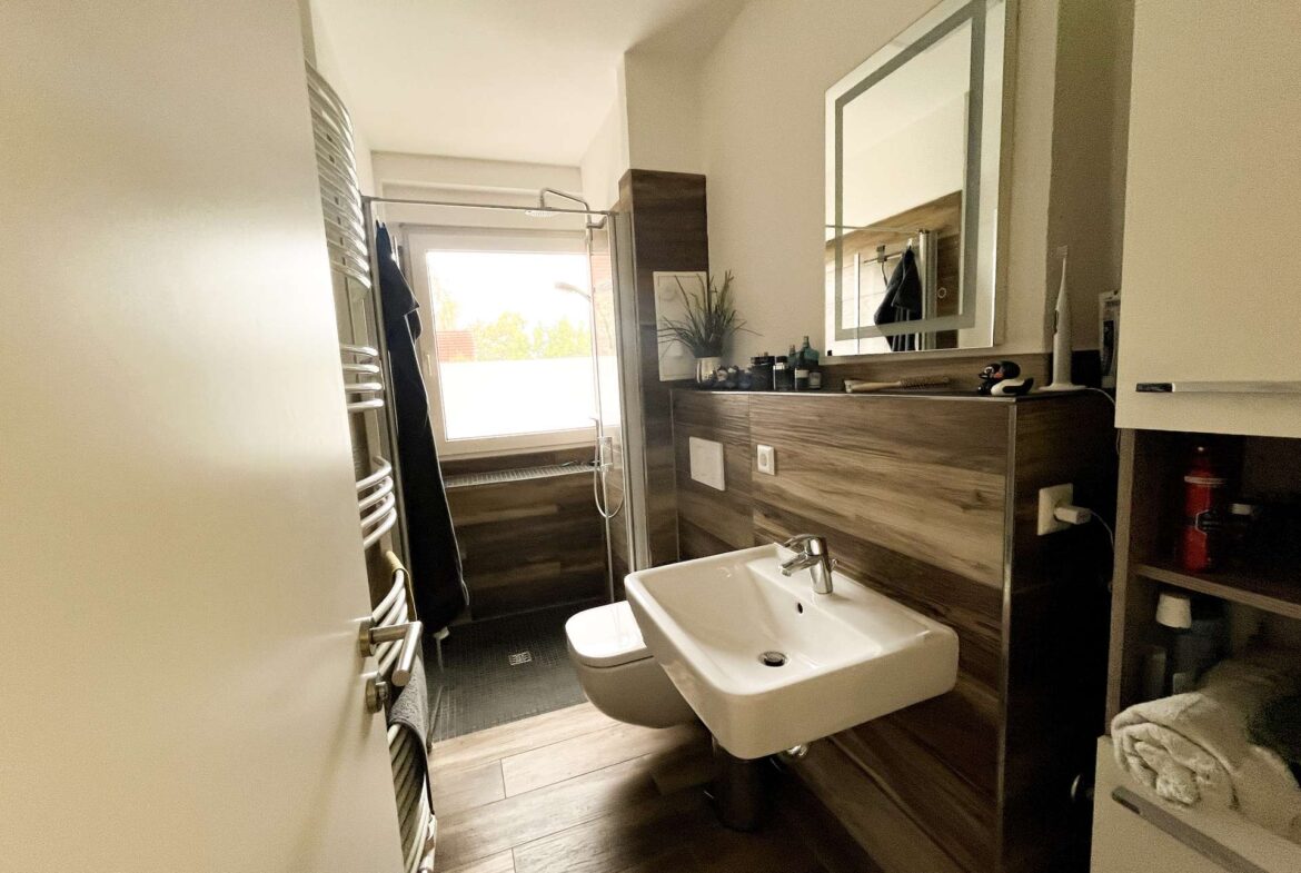 Tageslichtbad mit Dusche