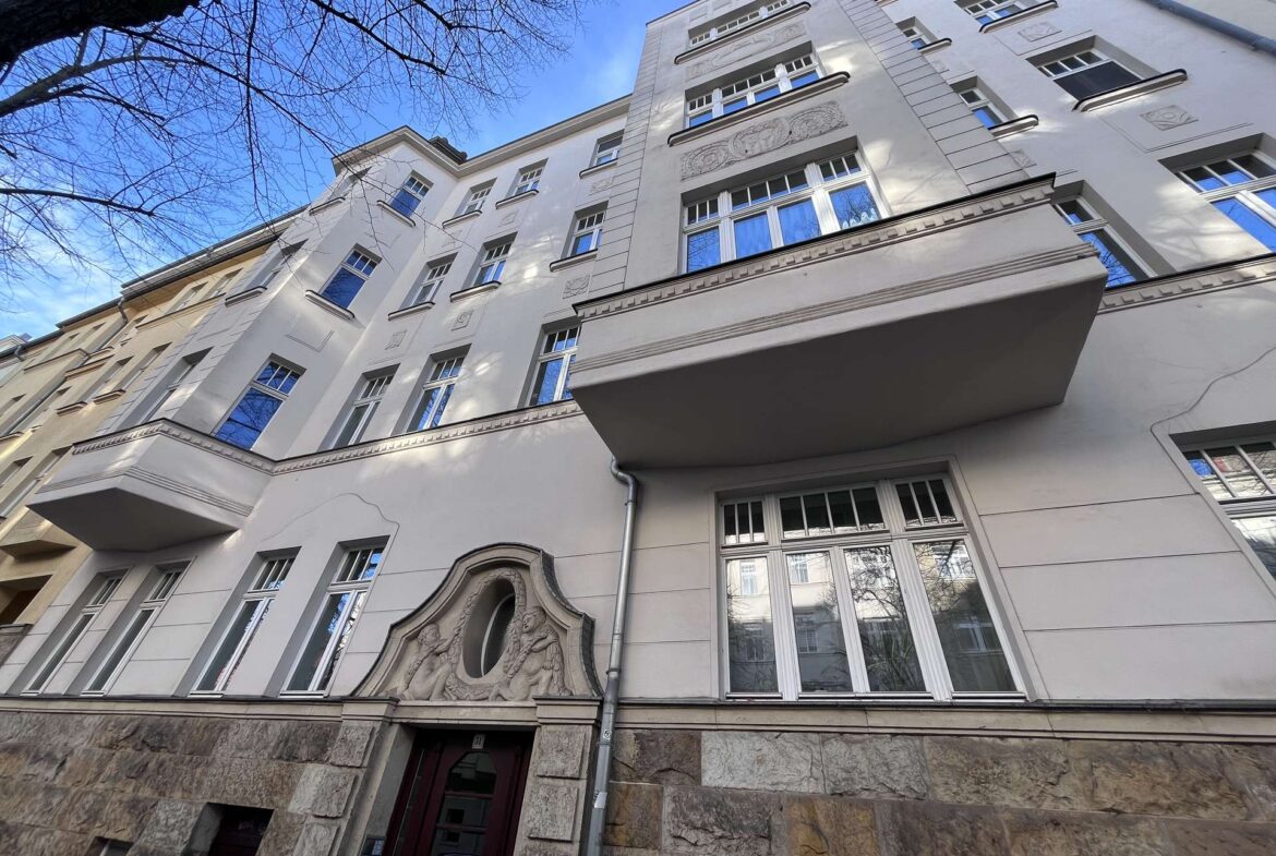 Hausansicht mit Erker