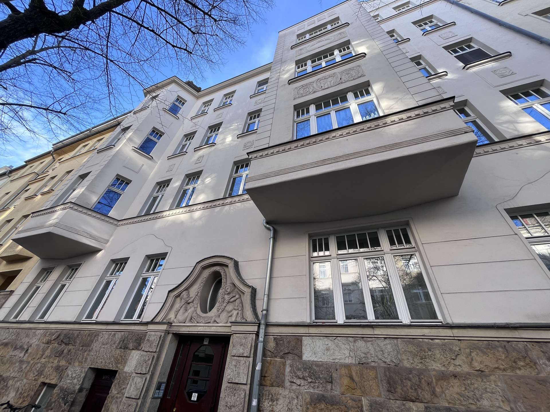 Hausansicht mit Erker