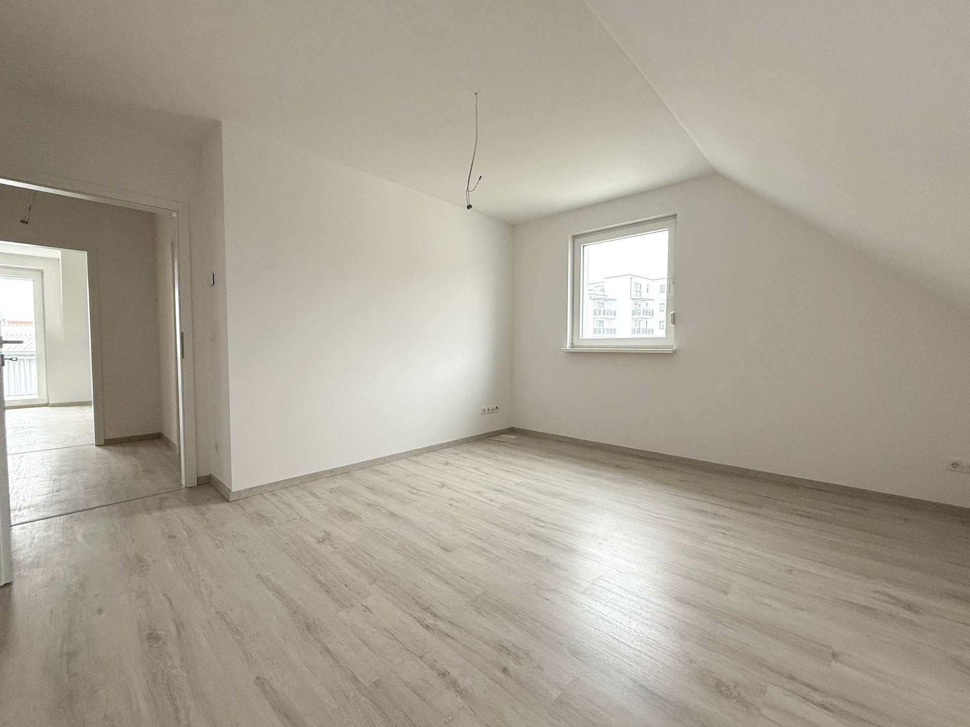 lichtdurchflutetes Schlafzimmer 