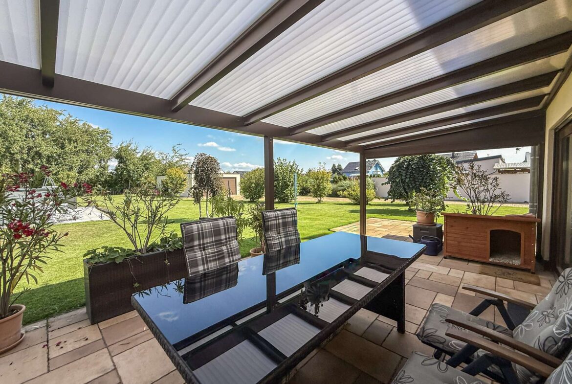 Überdachte Terrasse Haupthaus