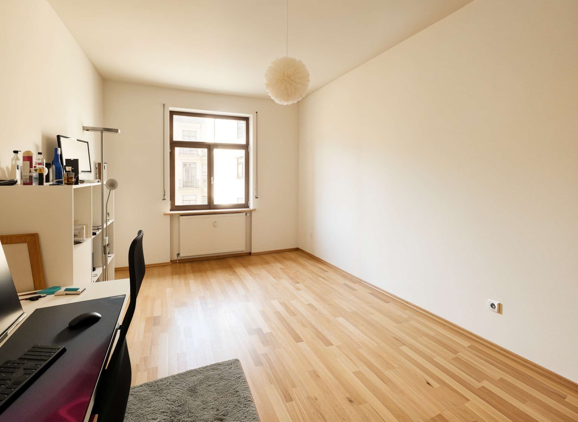 Wohn-, und Schlafzimmer