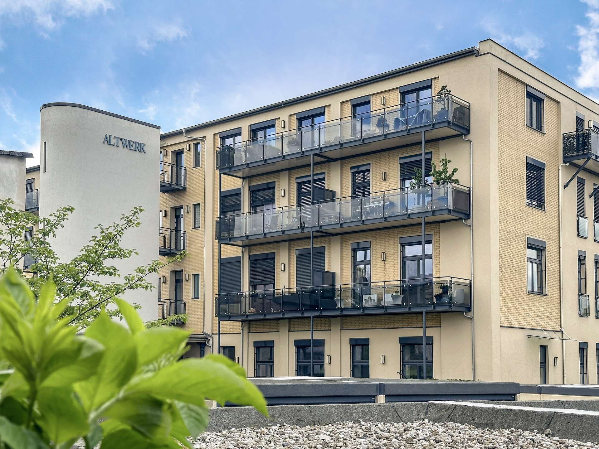 Reprasentatives Mehrfamilienhaus