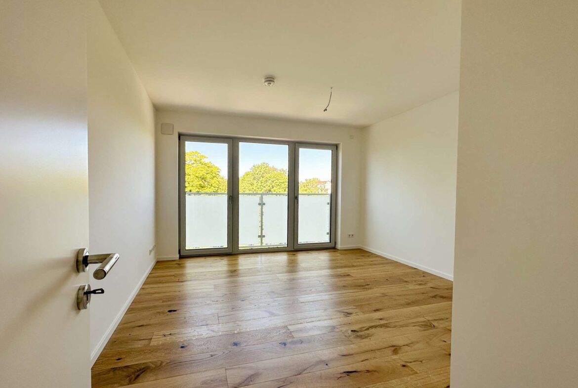 Geraumiges Schlafzimmer