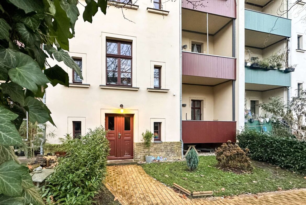 Hinteransicht mit Balkon