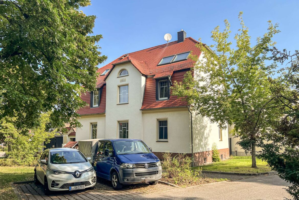 Stellplätze auch vor dem Grundstück