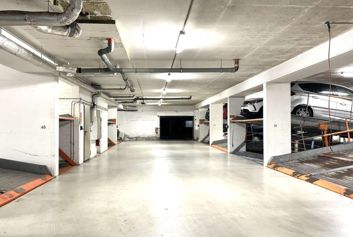 Großzügige, helle Tiefgarage