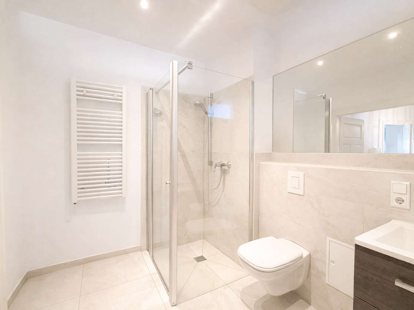 Badezimmer mit Dusche