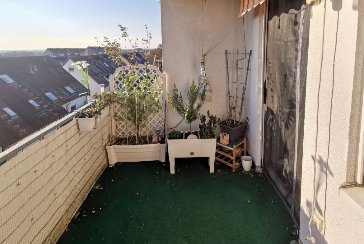 Großer sonniger Balkon