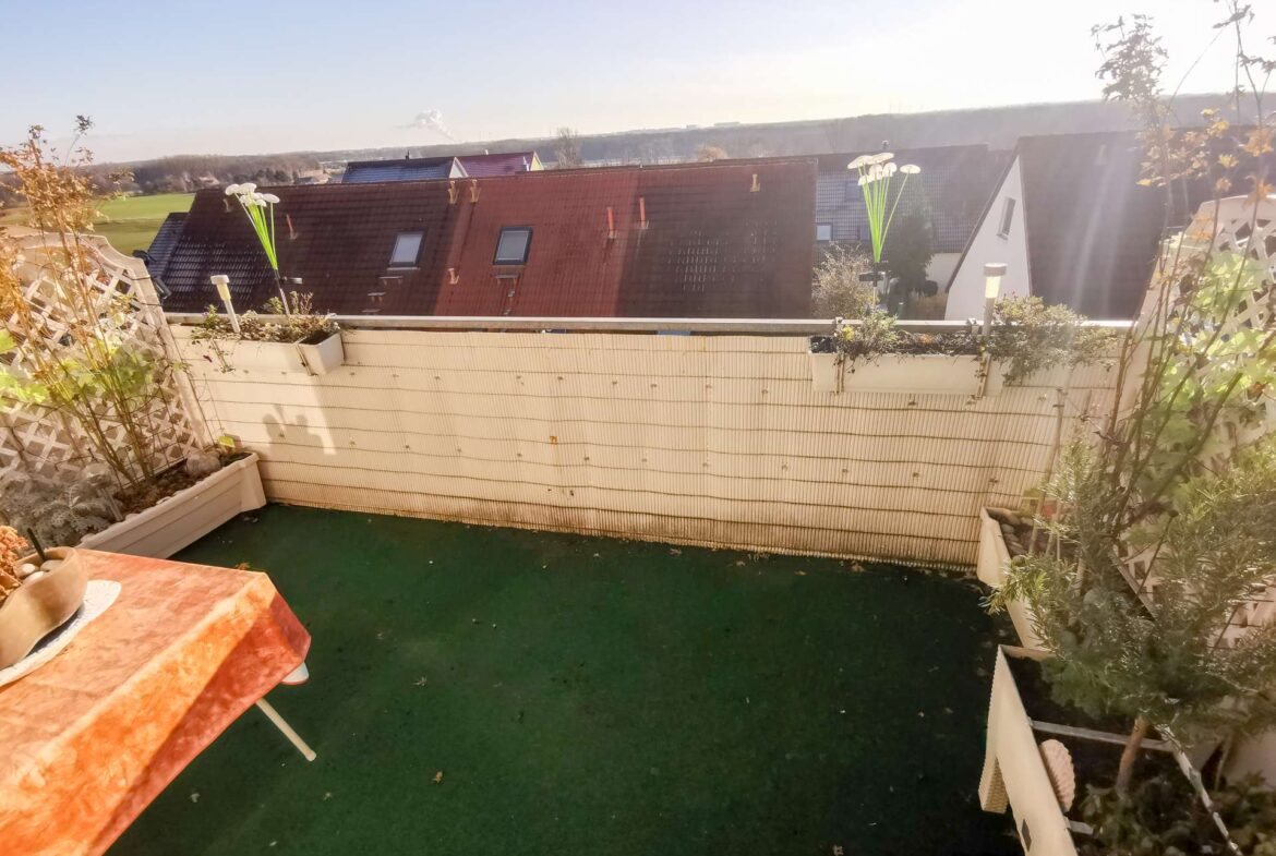 Großer sonniger Balkon