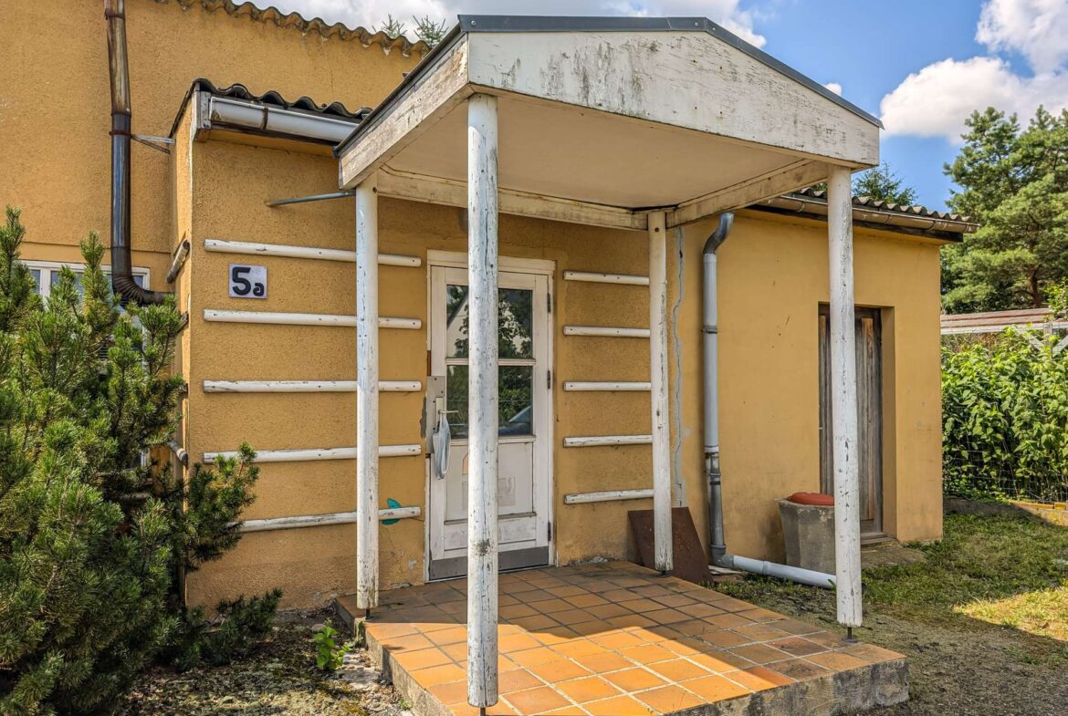 Eingang ehemaliger Konsum