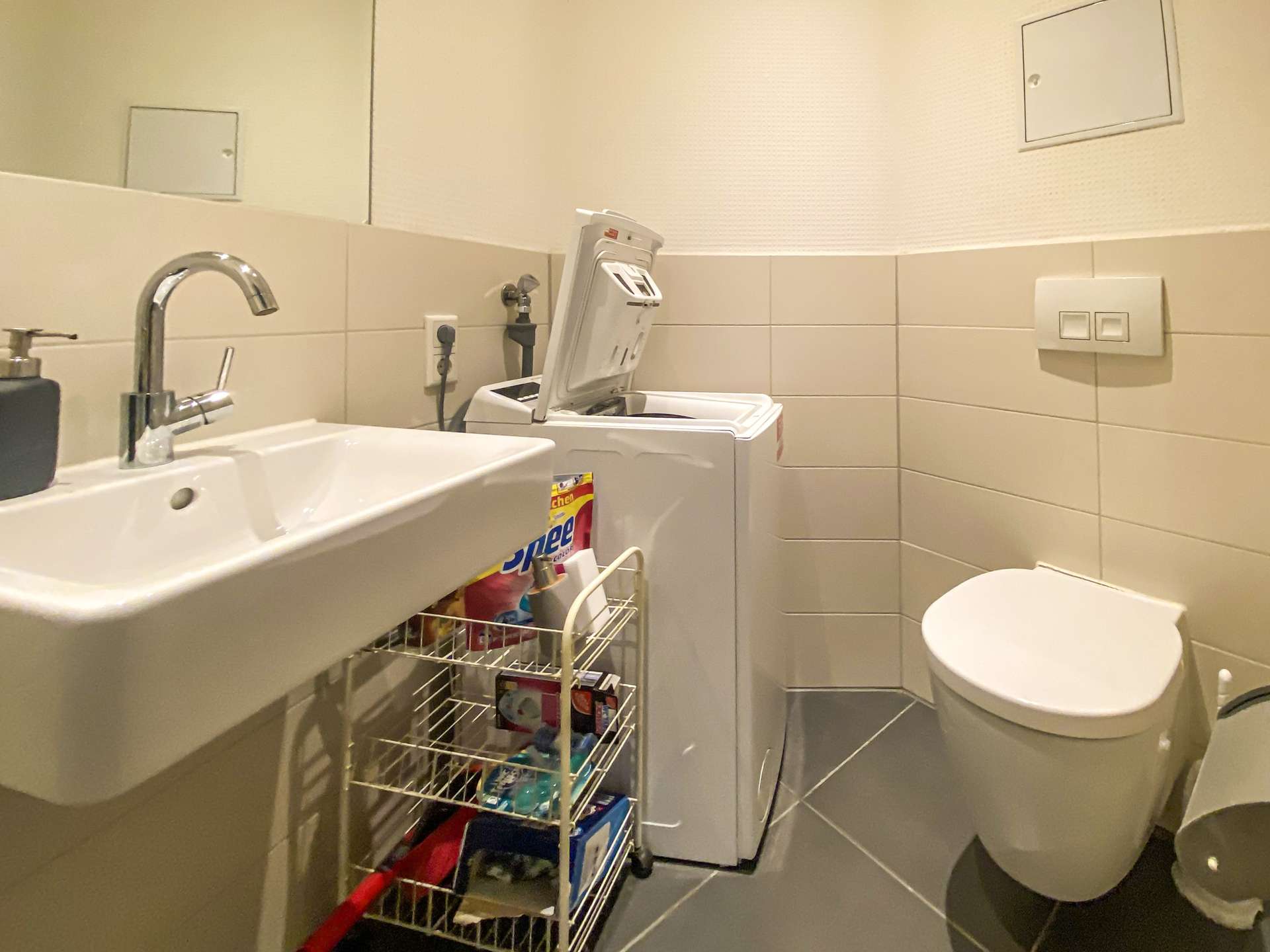 Gäste-WC mit WM-Anschluss