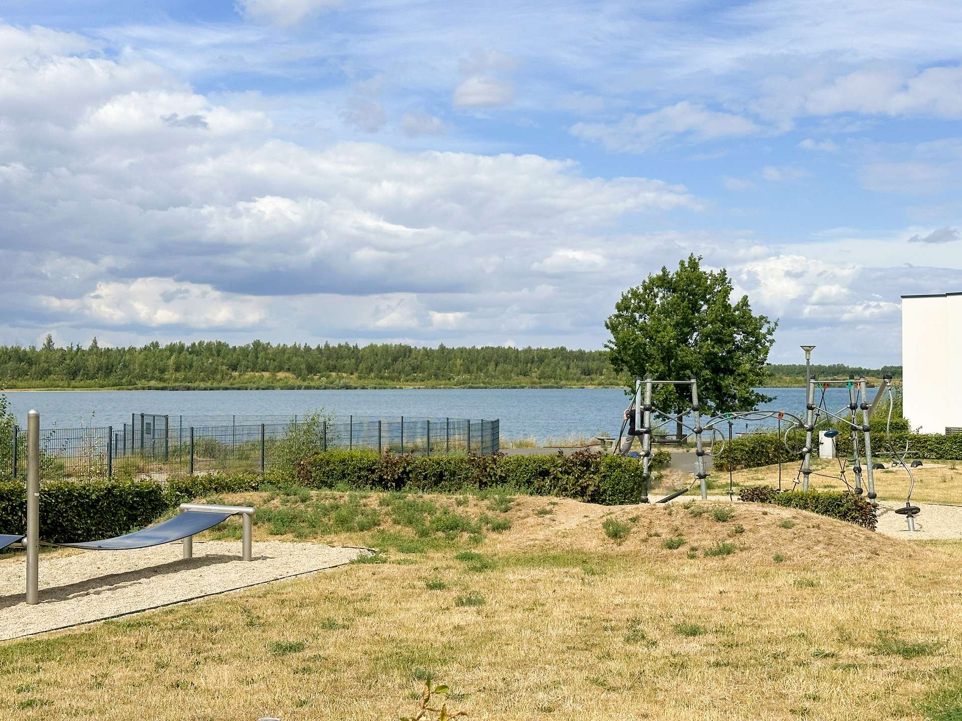 2 Minuten Gehweg zum See