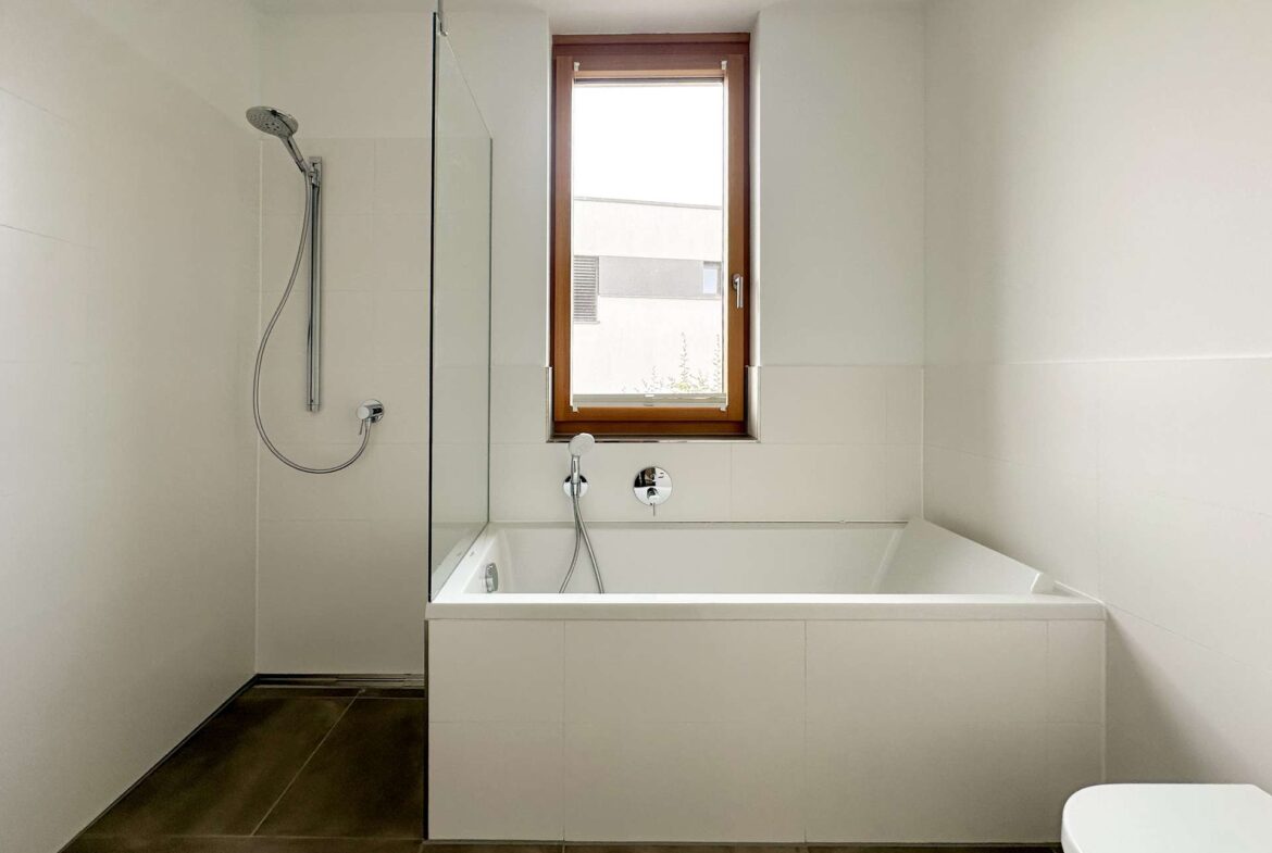 Tageslicht-Gäste-Badezimmer