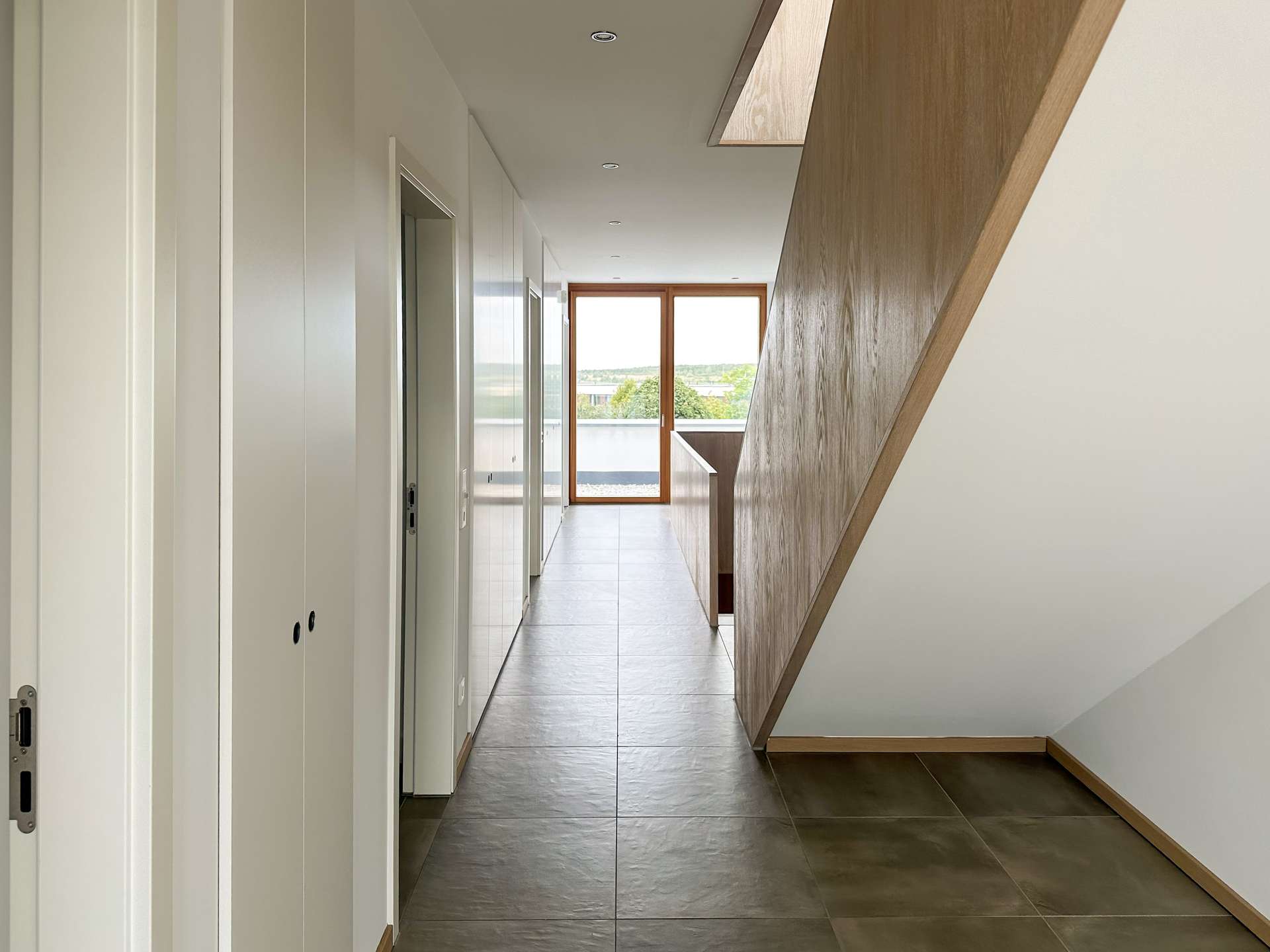 Flur mit Einbauschränken