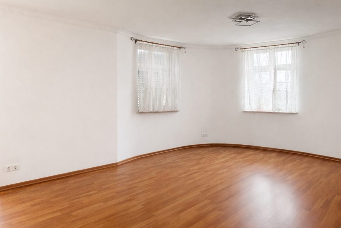 Wohnzimmer (dig. beräumt)