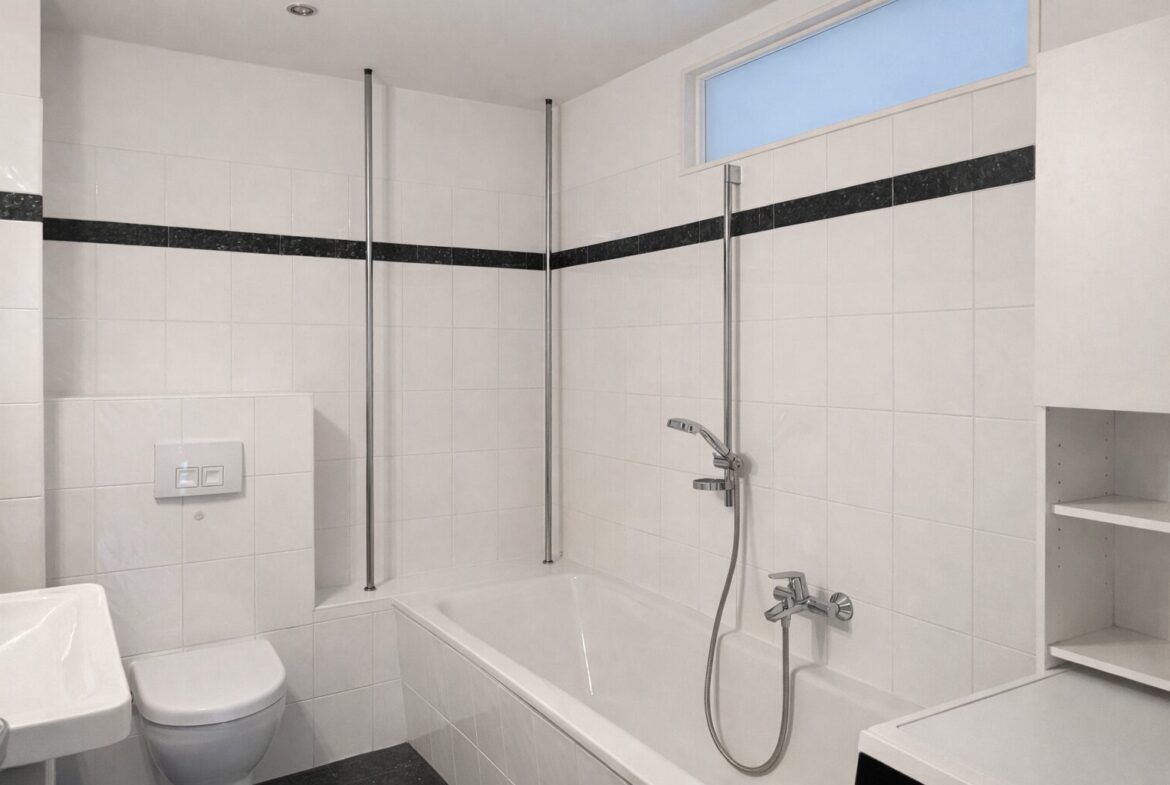 Badezimmer  (dig. beräumt)