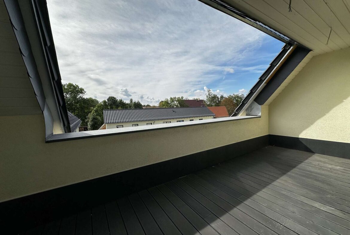 Sonnige Loggia im Dachgeschoss