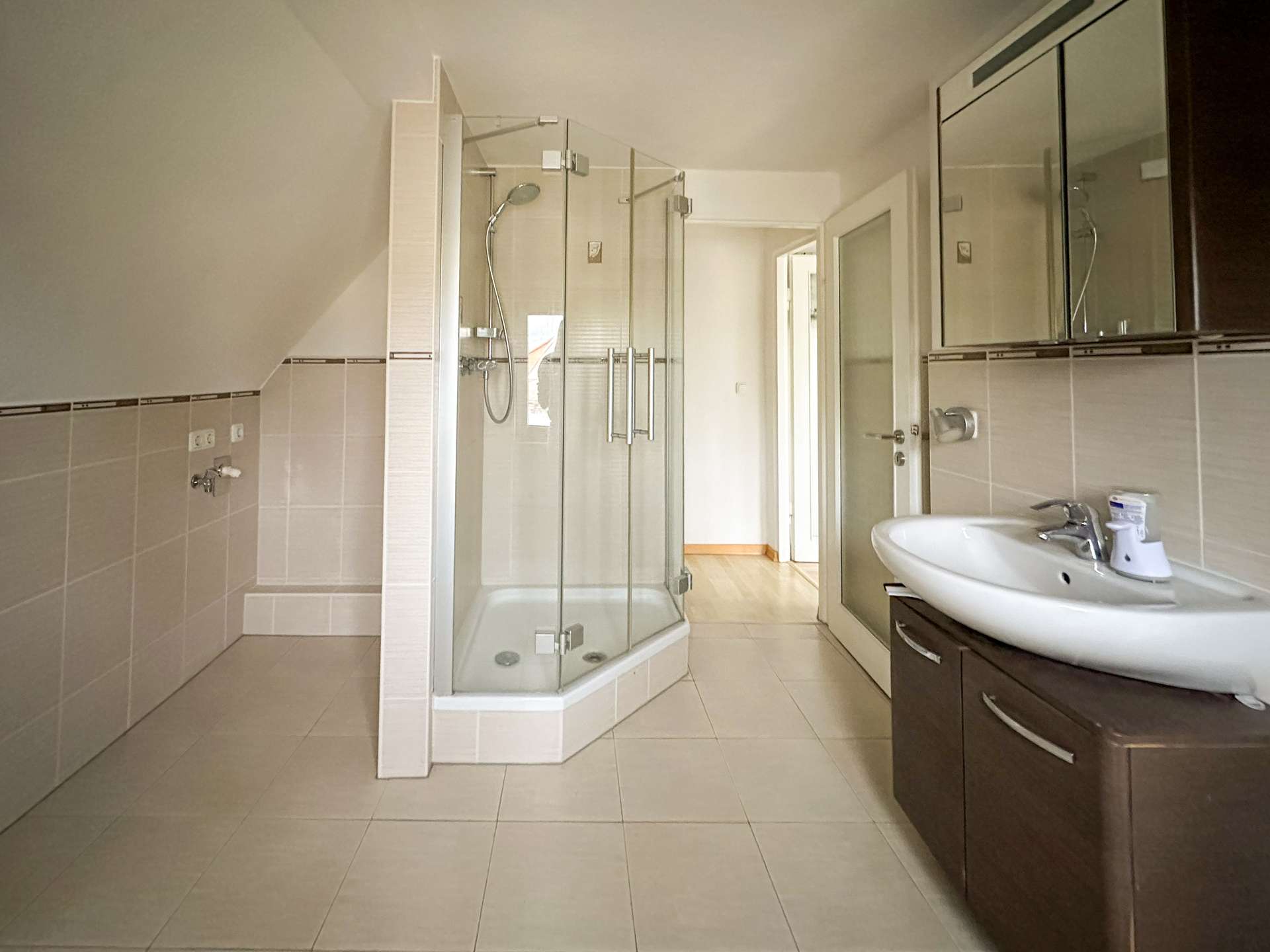 Badezimmer mit Dusche