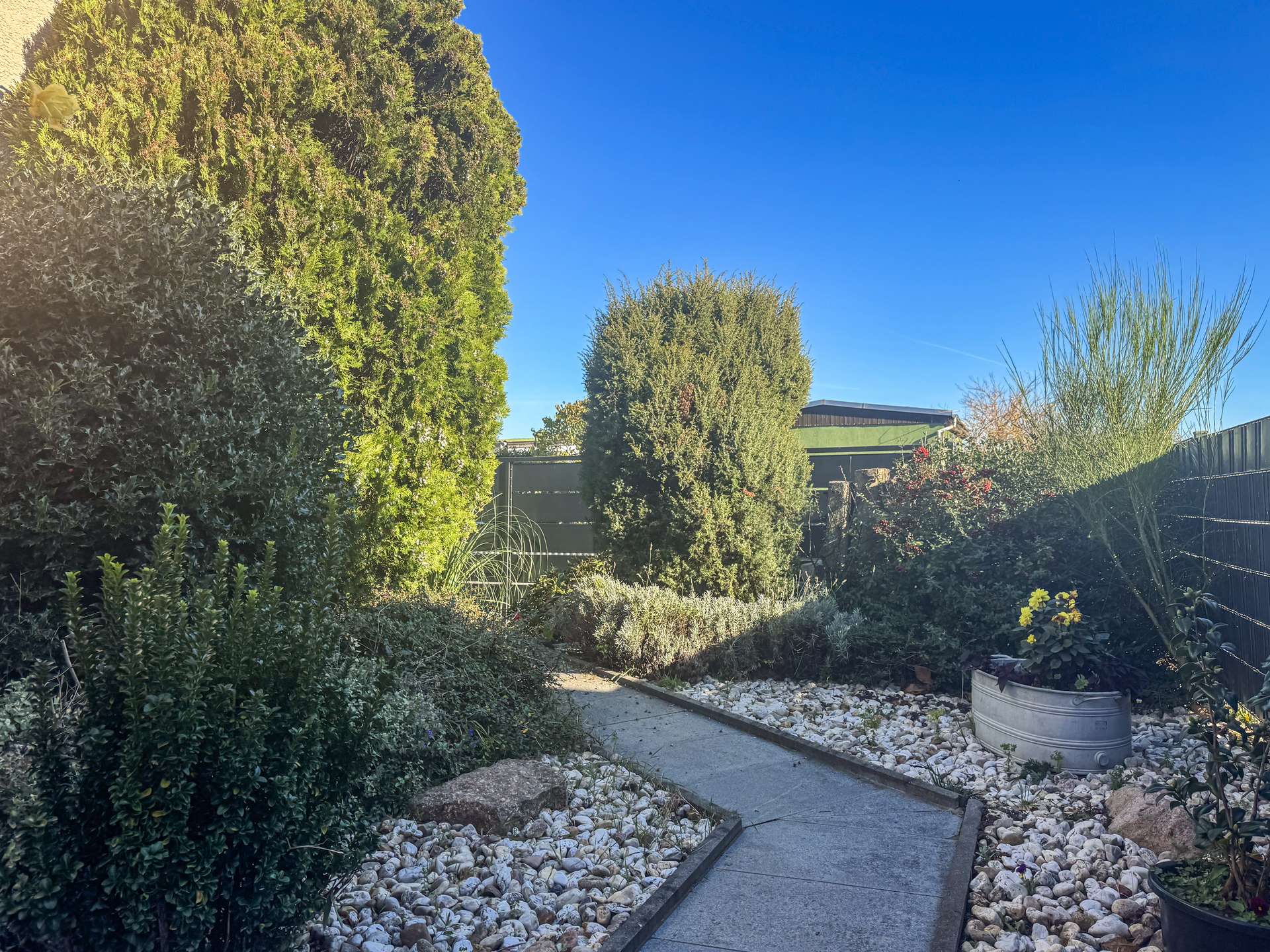 Liebevoll angelegter Weg