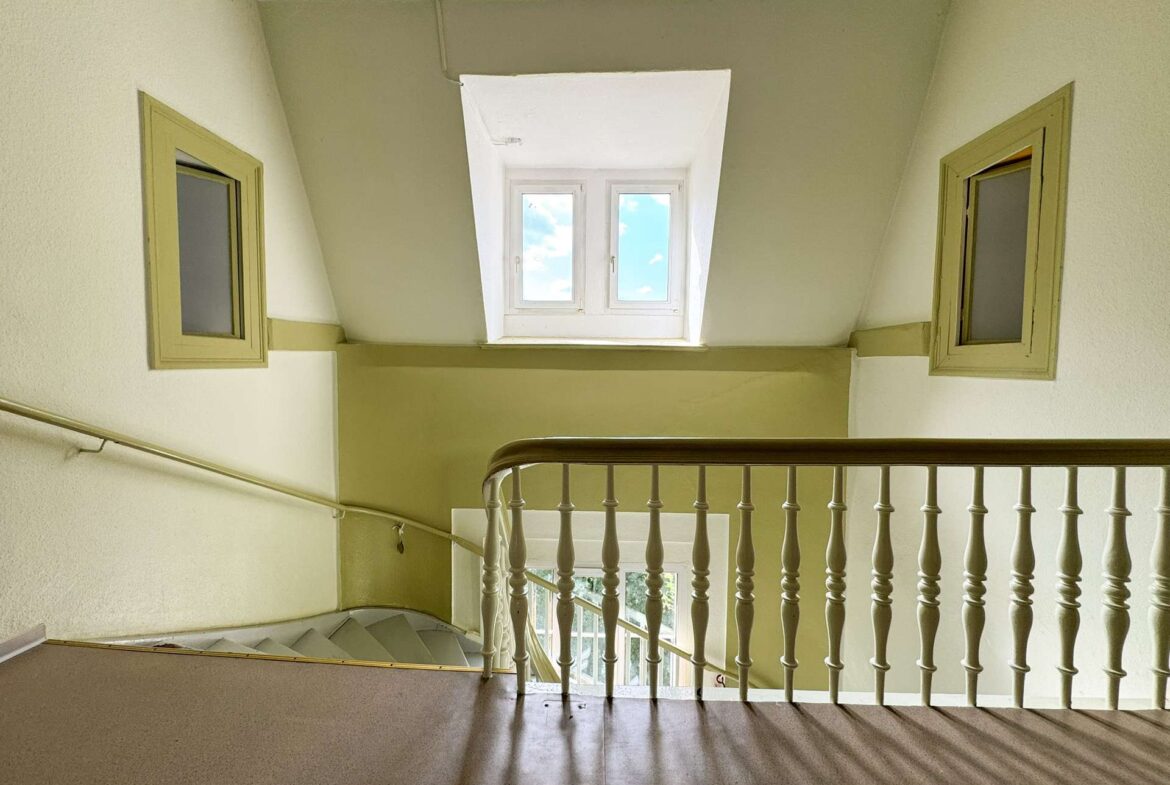 Treppenhaus mit Dachfenster