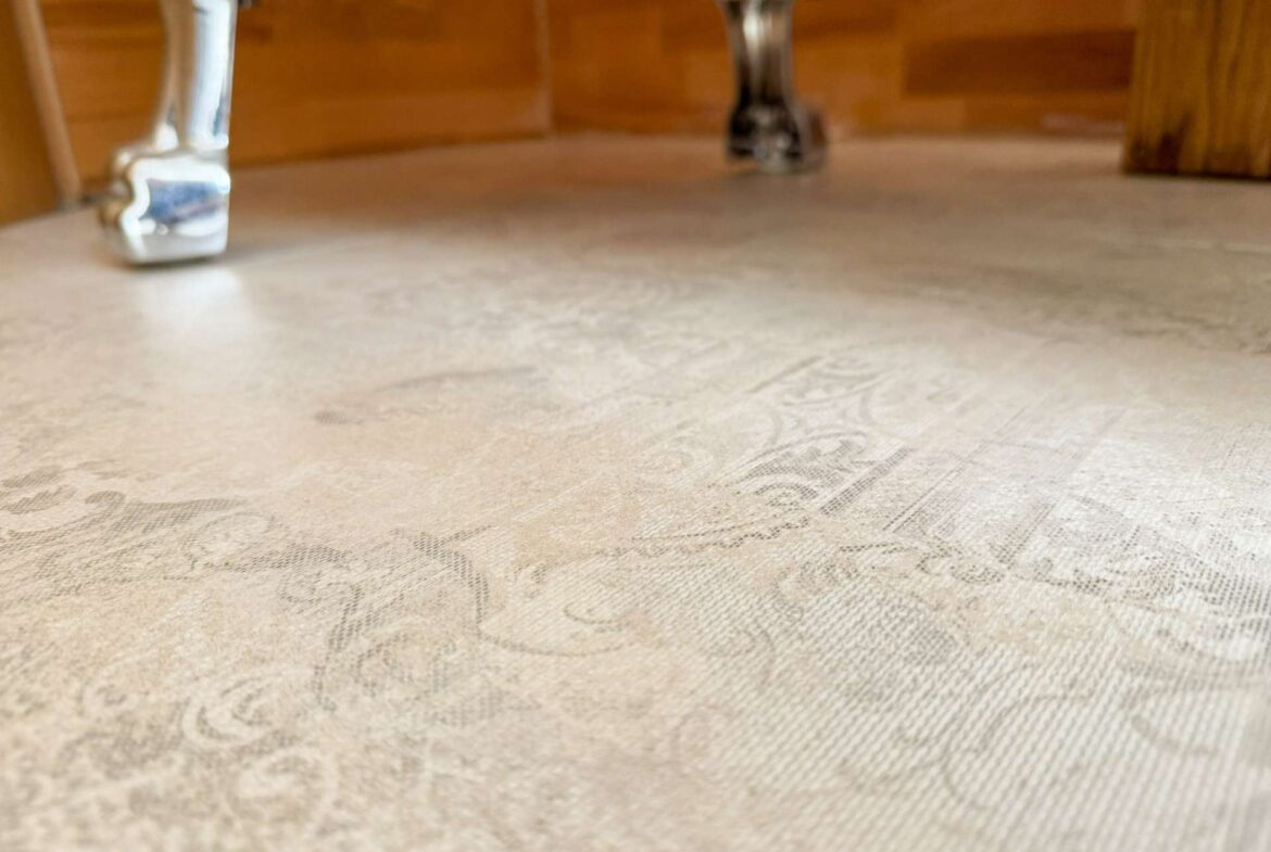 Detailaufnahme Bodenfliesen im Bad