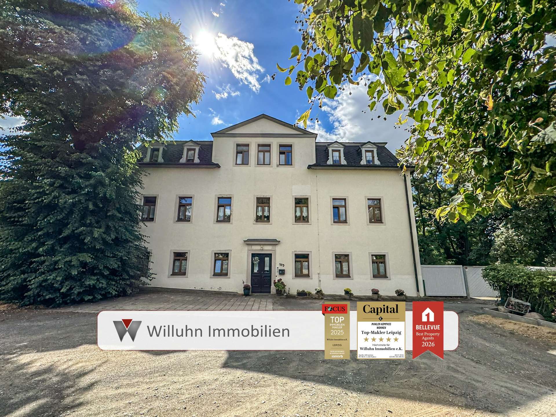 Frontansicht des HerrenhausesTitelbildneu