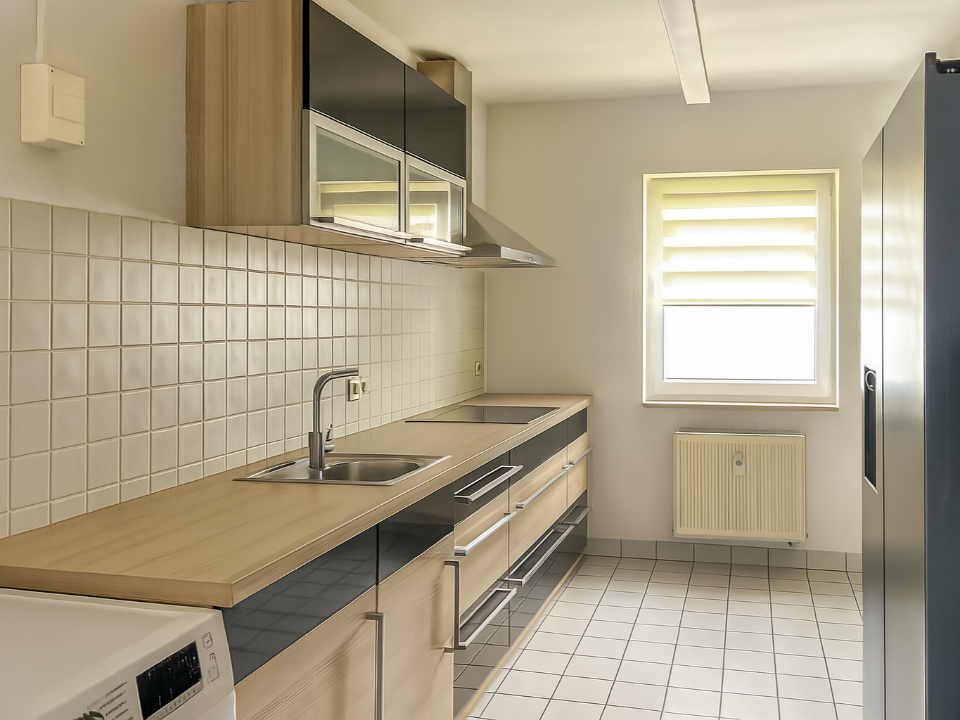 Einbauküche mit WM-Anschluss (dig. beräumt)