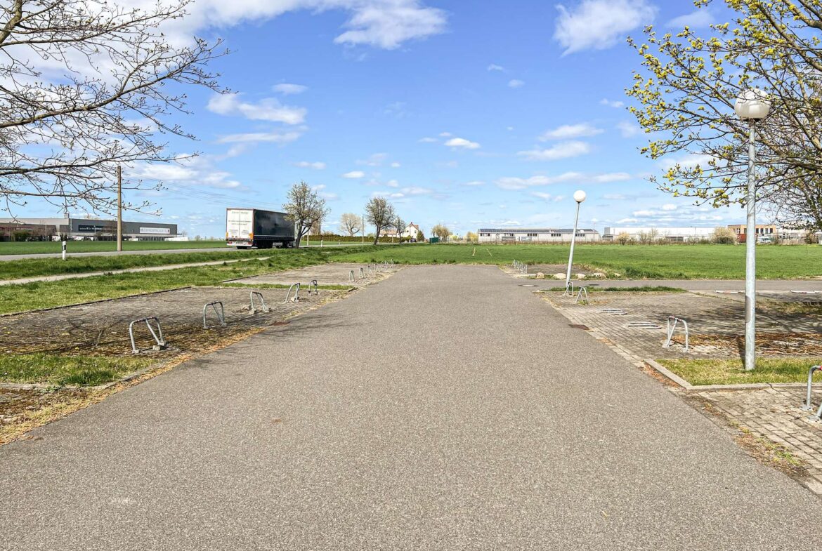 Blick auf die Aussenstellplätze